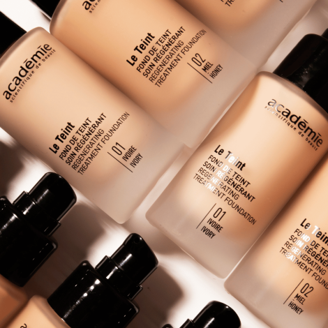 Regenerating Treatment Foundation - 01 Ivory  MAKEUP  $58.00