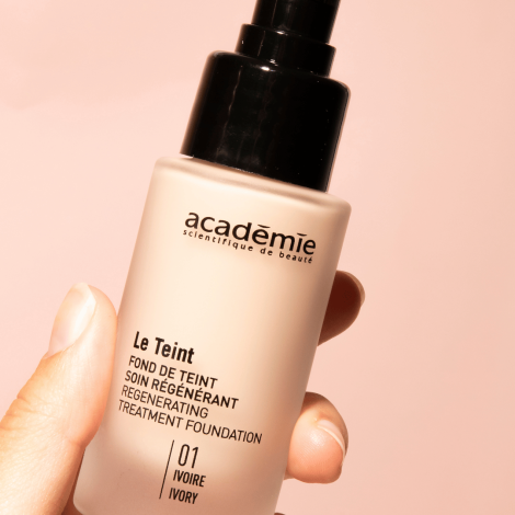 Regenerating Treatment Foundation - 01 Ivory  MAKEUP  $58.00