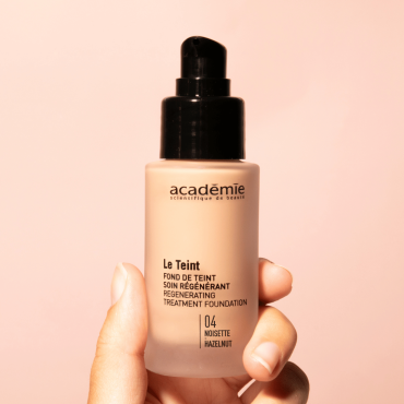 Regenerating Treatment Foundation - 04 Hazelnut  MAKEUP  $58.00
